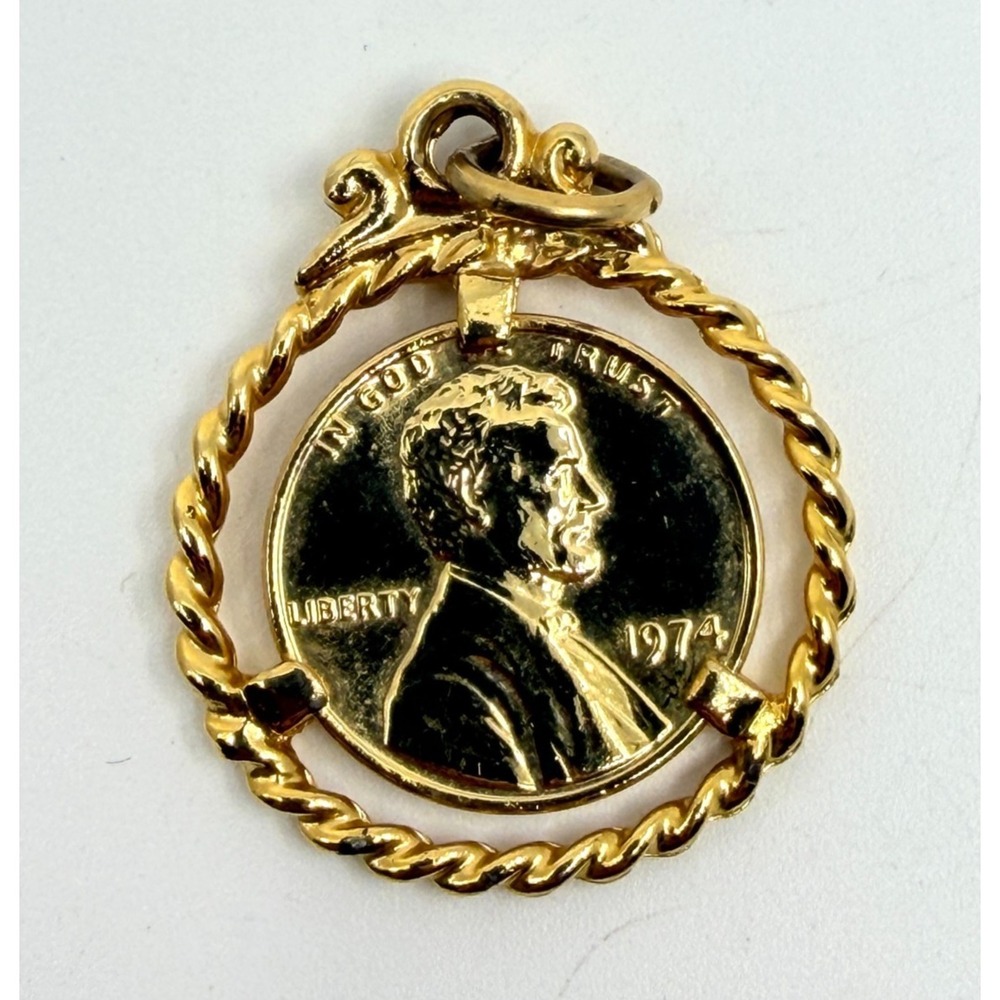 Vintage 1974 Abraham Lincoln One Cent Coin Pendant Gold Tone Twisted Rope Bezel